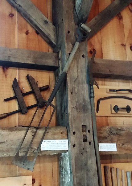 Scaled image 27_shovel.JPG 