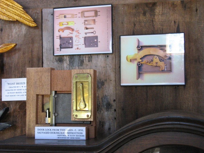 Scaled image 33_barn_door_lock.JPG 